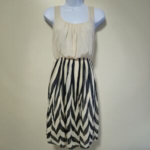 Forever 21 XXI  Chevron Pleated Black White Light Midi Dress Spring Women Small